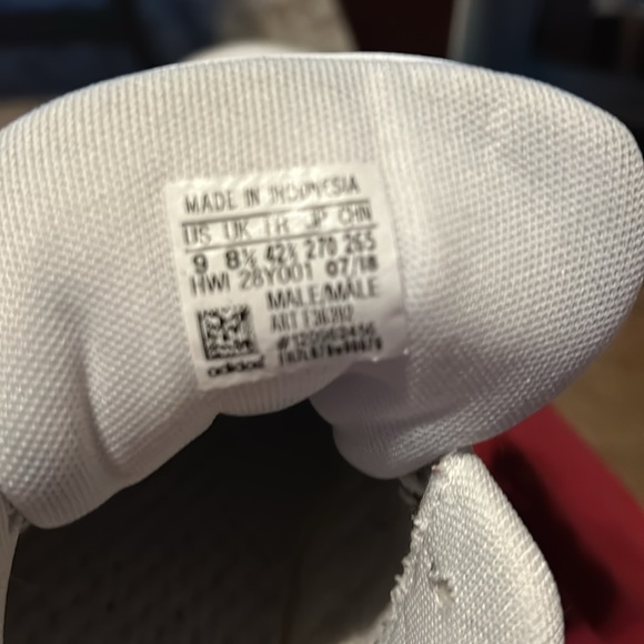 Adidas Men’s Sneaker - Picture 4 of 4